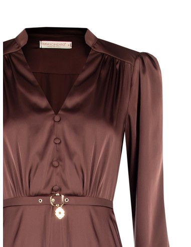 Lange satijnen jurk met wijde rok, bijpassende riem en Rinascimento-logohanger