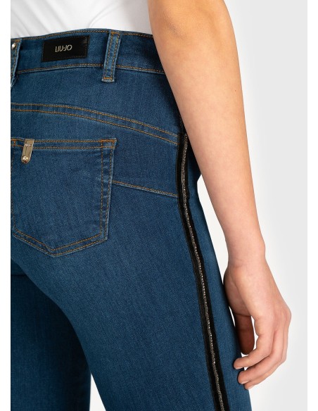 Denim taille haute avec cristaux sur la bande latérale