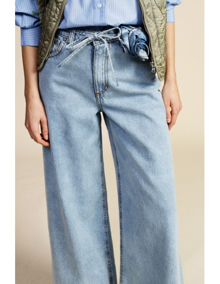 Jean à jambes larges avec ceinture assortie Dixie