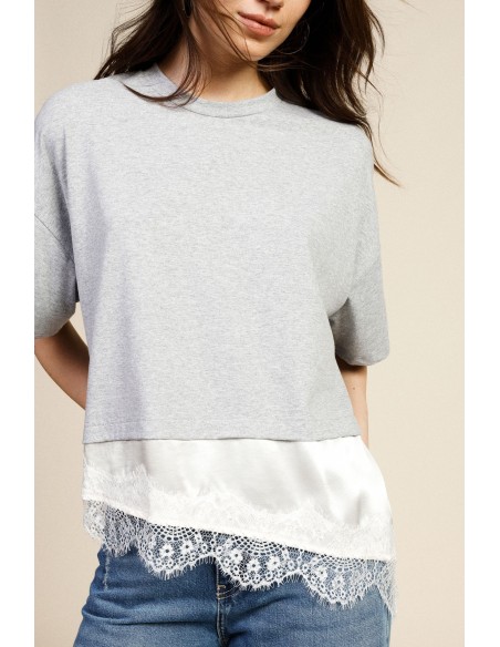 T-shirt court avec bordure en dentelle asymétrique Dixie