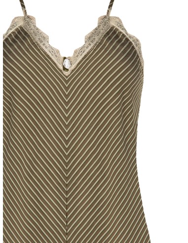 Top cintré en mélange de viscose à effet légèrement froissé, avec rose appliquée et dentelle Renaissance