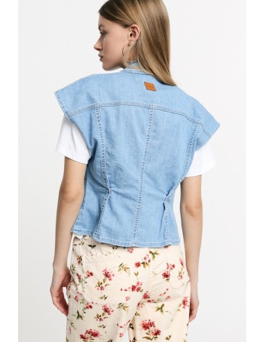 Gilet court avec boutons et poches sur le devant Please