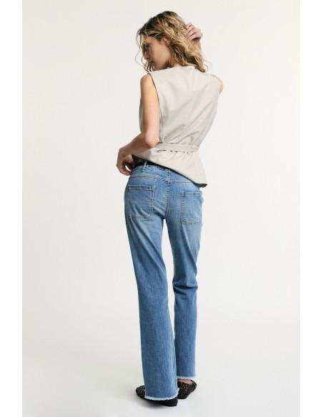 Jean flare à bas effiloché avec ceinture s'il vous plaît