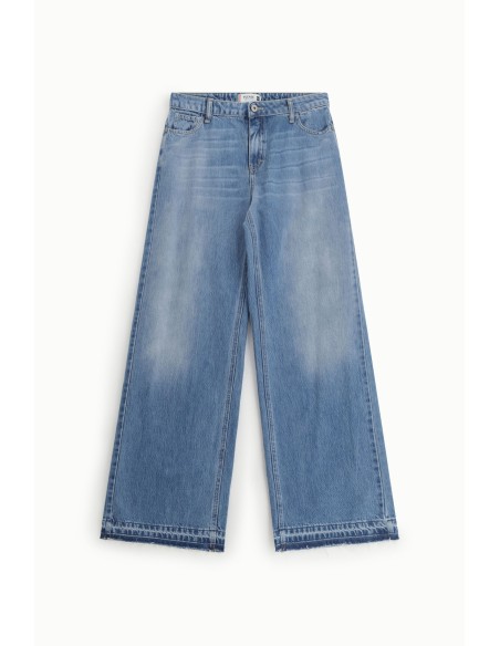 Wijd uitlopende jeans met gerafelde onderkant aub
