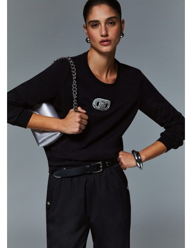 Liu Jo-trui met siersteendetails