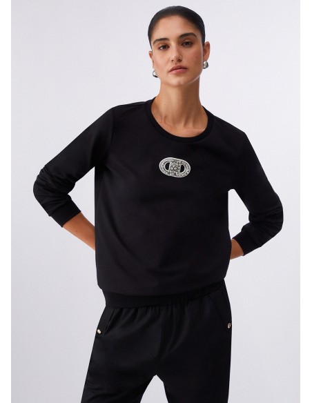 Liu Jo-trui met siersteendetails