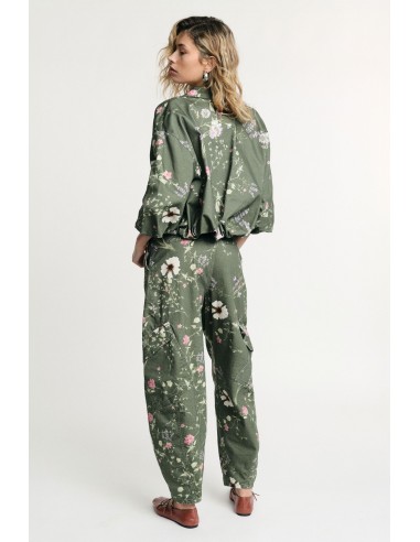 Pantalon cargo à imprimé floral, taille haute, poches latérales.
