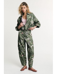 Pantalon cargo à imprimé floral, taille haute, poches latérales.